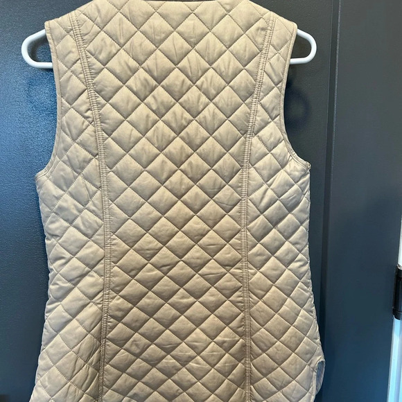 TOMMY HILFIGAR TAN QUILTED VEST SIZE S/P POCKETS LOOKS NEVER WORN FRONT ZIPPER - Picture 3 of 4